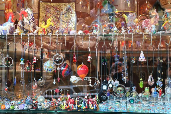 Quelles méthodes pour entretenir des bijoux en verre Murano et préserver leur éclat ?